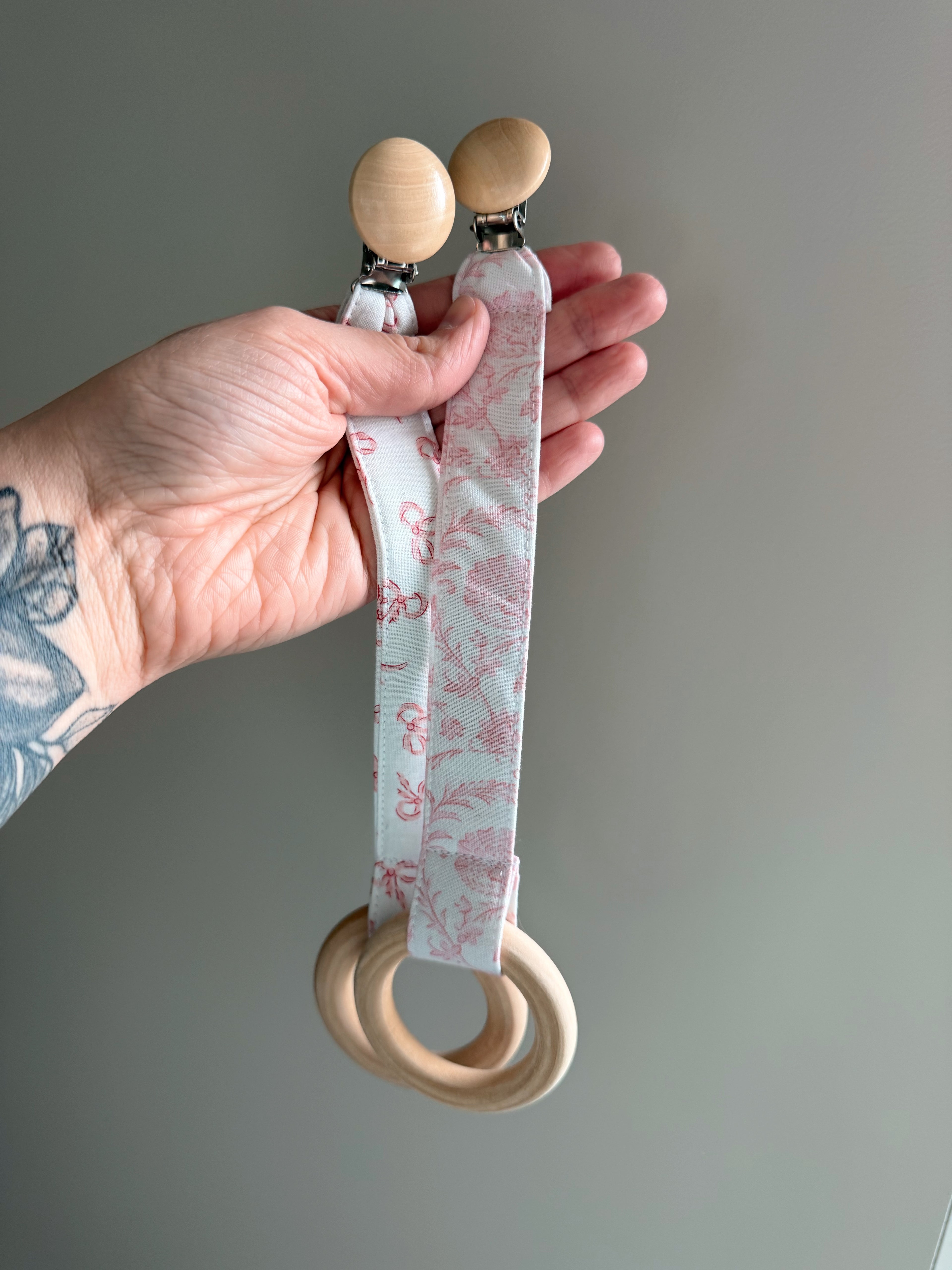 Fabric teether clip