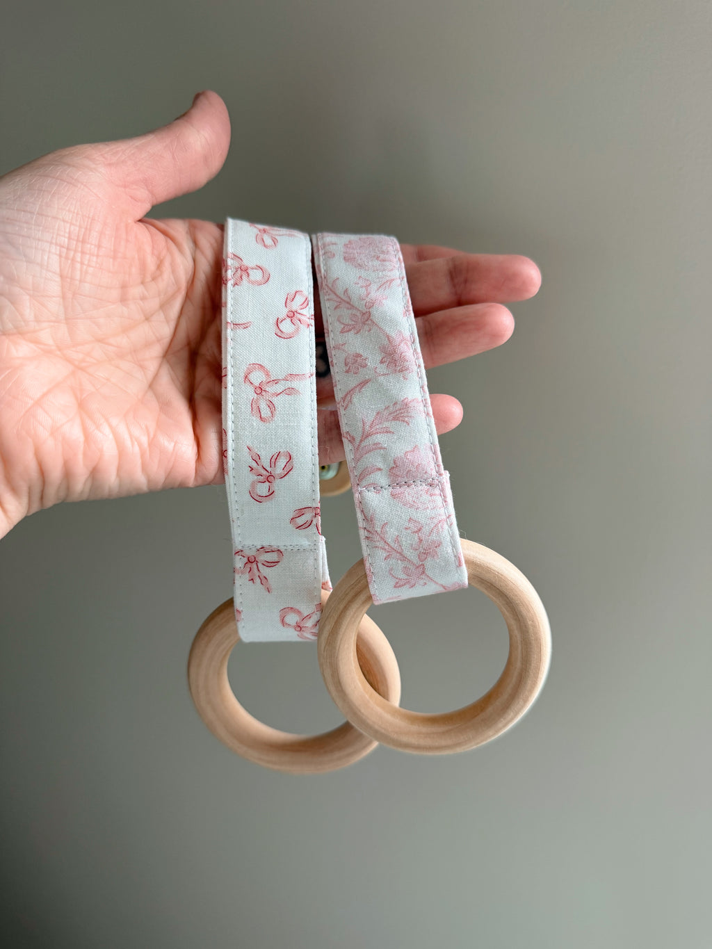 Fabric teether clip