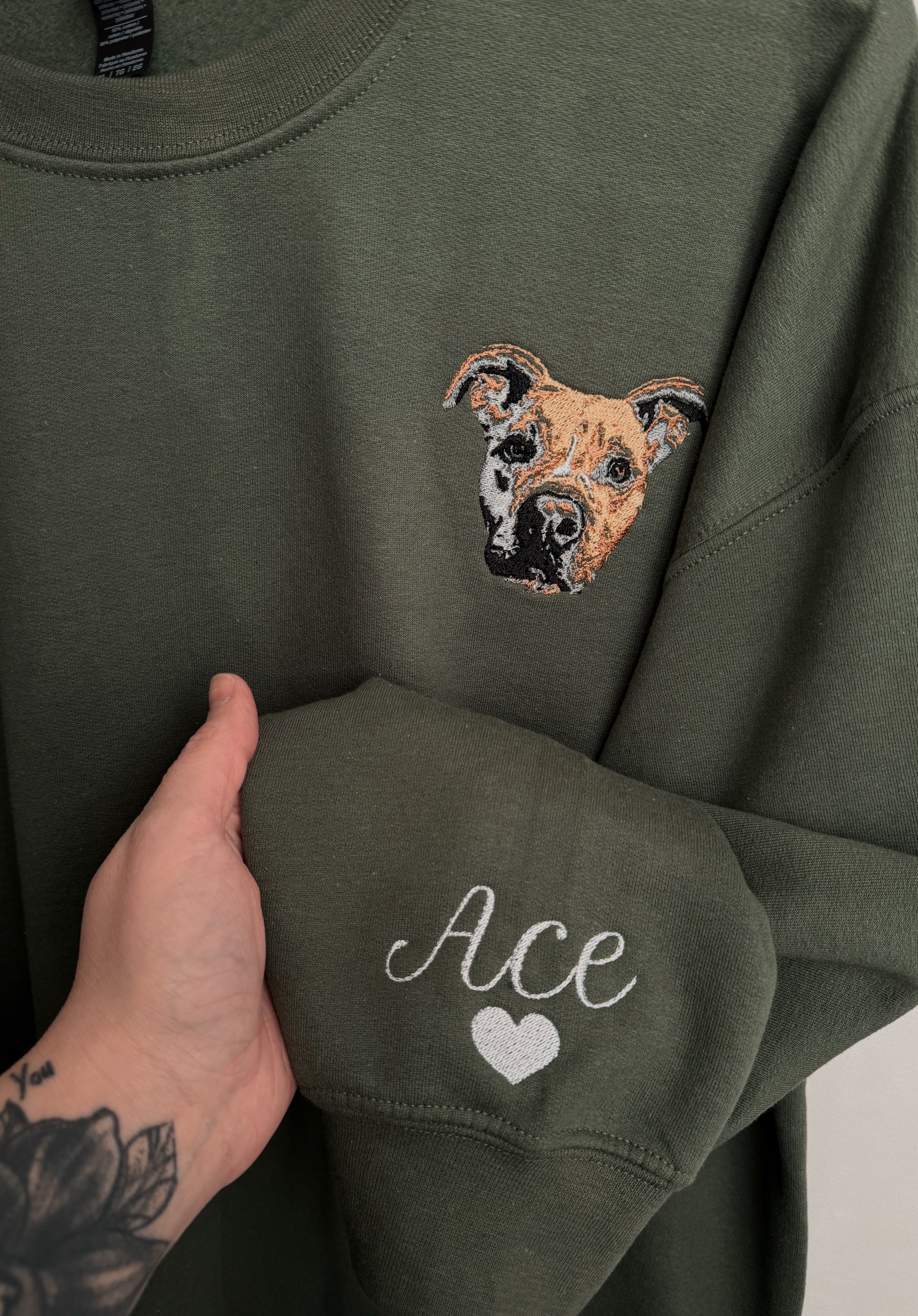 Embroidered pet portrait w/ name (one pet)